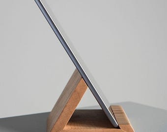 Handcrafted Wooden Tablet Stand – Minimalist Desk Organizer