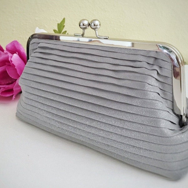 Gray Silver Pleated Chiffon Evening Clutch Purse/Wedding Bridal Clutch/Bridesmaids Clutch/Kiss Lock Night Out Bag/Formal Party Clasp Purse