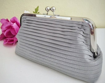 Gray Silver Pleated Chiffon Evening Clutch Purse/Wedding Bridal Clutch/Bridesmaids Clutch/Kiss Lock Night Out Bag/Formal Party Clasp Purse