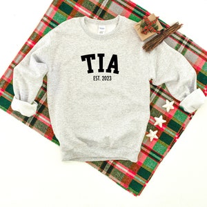 Tia Established (YEAR) Heavy Blend Crewneck Sweatshirt, Tia Sweater, Aunt Gift, Tia to Be, Tia To Be Announcement, Tia Sweater, Aunt, Auntie