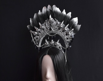 Raven Scull Crown, Black Feathers Headpiece, Gothic Cosplay Fantasy Costume Headpiece