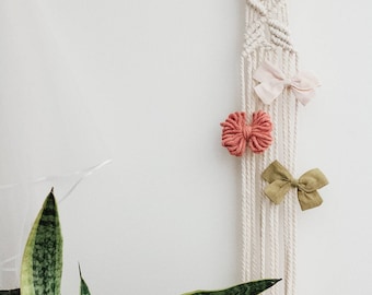Porta lazos de macramé / Almacenamiento de lazos / Ideas de regalos únicas / Regalo bohemio / Regalo de macramé / Decoración de guardería bohemia / Regalo de baby shower / Habitación para niños pequeños