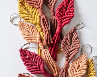 Llavero de macramé / Llavero de hoja / Regalo de macramé / Accesorios para el automóvil / Regalos para mujeres / Regalos de dama de honor / Accesorios de otoño / Otoño / Otoño