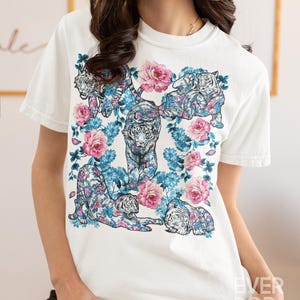 ローズタイガーTシャツ、アクアビッグキャットTシャツ、動物タトゥープリント、野生動物グラフィックTシャツ、サファリ動物園Tシャツ、ウッドランドウェア、花柄衣装