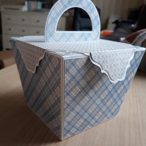 Takeaway Gift Box with Plaid