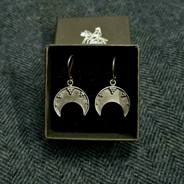 Silver lunula earrings