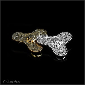 Bronze trifolium brooch from Latvia