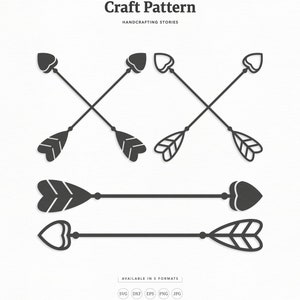 Puede incluir: Un patrón de artesanía digital que presenta cuatro diseños diferentes de flechas cruzadas con puntas en forma de corazón. El patrón está disponible en cinco formatos: SVG, DXF, EPS, PNG y JPG. El patrón está diseñado para máquinas de corte y proyectos de bricolaje.