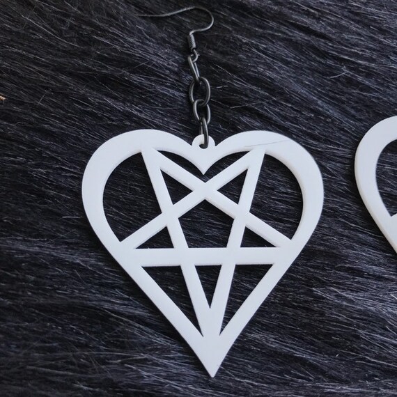 Gothic Kawaii Aesthetic Jewelry White Heart Pentagram Earrings
