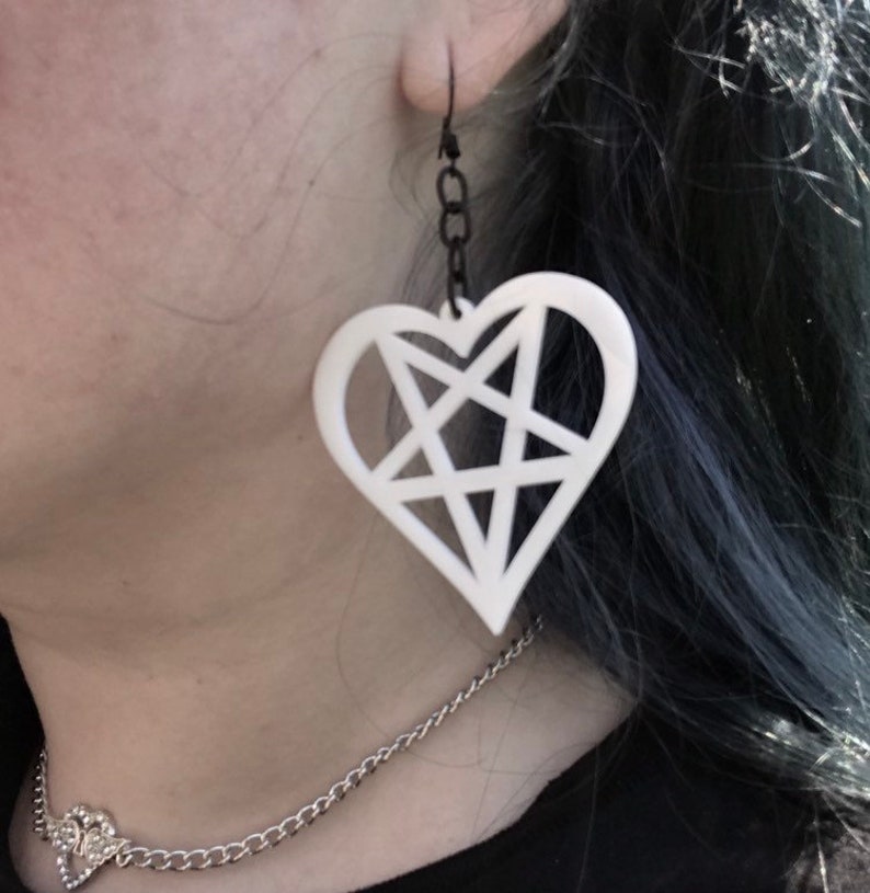 Gothic Kawaii Aesthetic Jewelry White Heart Pentagram Earrings