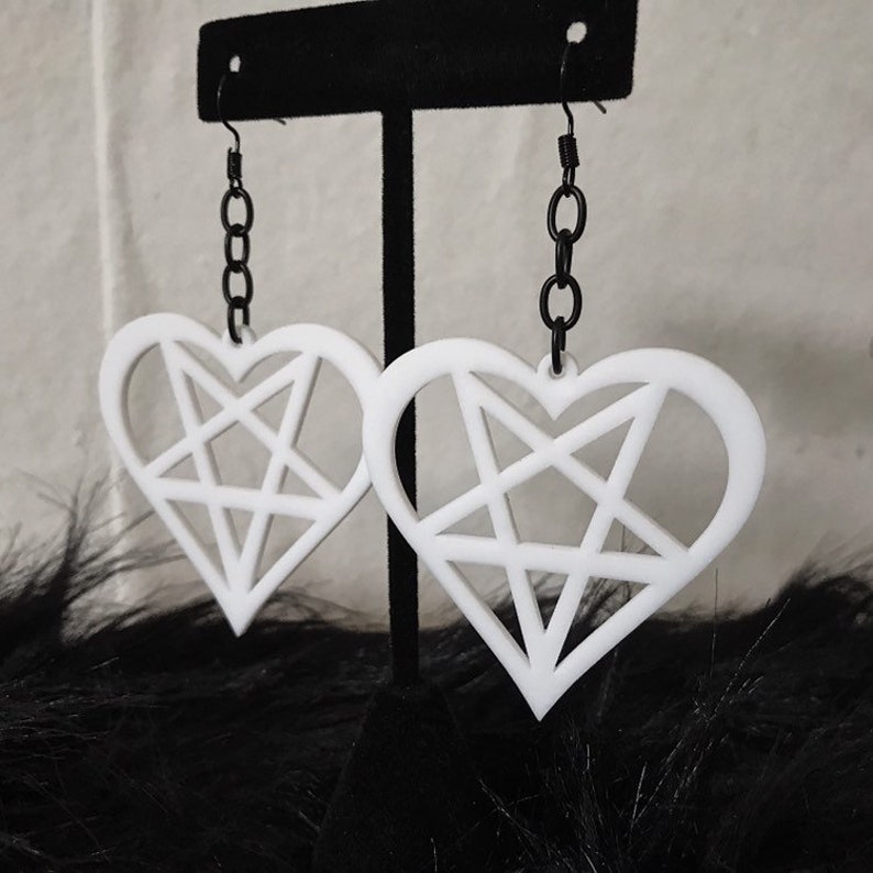 Gothic Kawaii Aesthetic Jewelry White Heart Pentagram Earrings