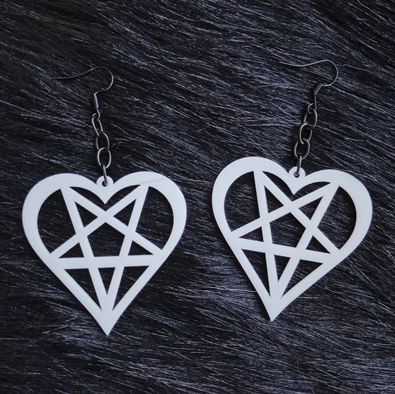 Gothic Kawaii Aesthetic Jewelry White Heart Pentagram Earrings