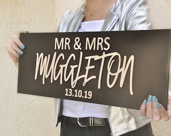 Cartello personalizzato per matrimonio "Mr and Mrs", lettere in compensato di betulla.