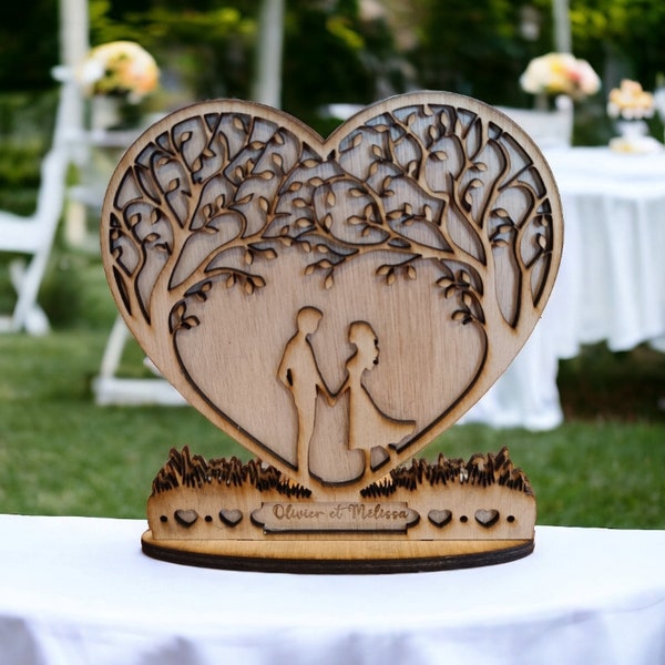 Décoration de mariage, coeur gravé et découpé avec support, personnalisé avec prénoms des mariés, déco de table de gâteau, pièce montée