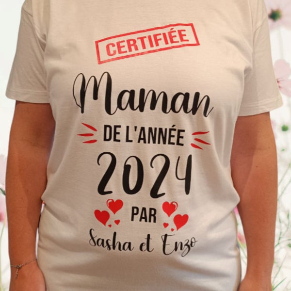 Tshirt femme flocké, certifiée maman de l'année 2024, cadeau fête des mères, bonne fête maman, t-shirt personnalisé avec prénoms