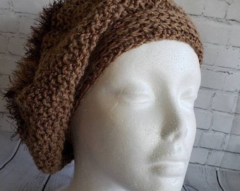 Béret personnalisé en tricot, bonnet au crochet pour femme, cadeau béret en or tricoté élégant pour meilleure amie, à porter pour une occasion spéciale, tricoté à la main par mes soins