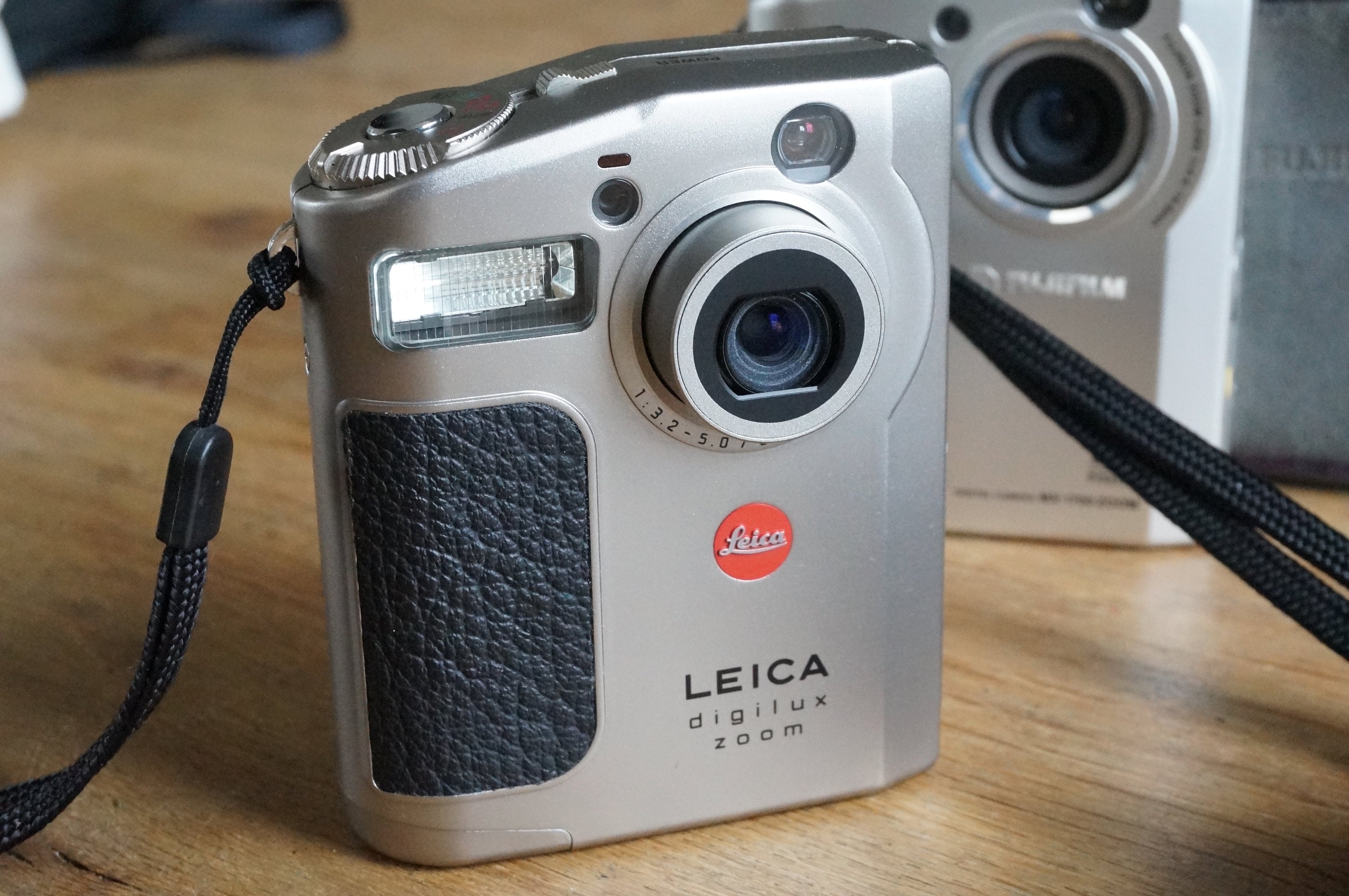 Leica Digilux Zoom とその兄弟機である Fuji について、ぜひお Leica Digilux Zoom とその兄弟機である Fuji について、ぜひお