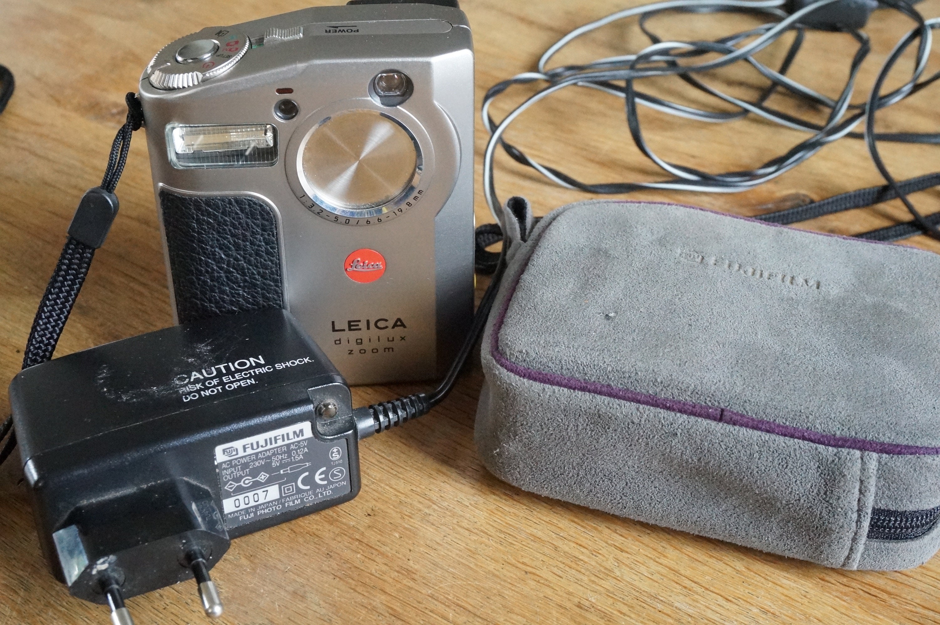Leica Digilux Zoom とその兄弟機である Fuji について、ぜひお Leica Digilux Zoom とその兄弟機である Fuji について、ぜひお