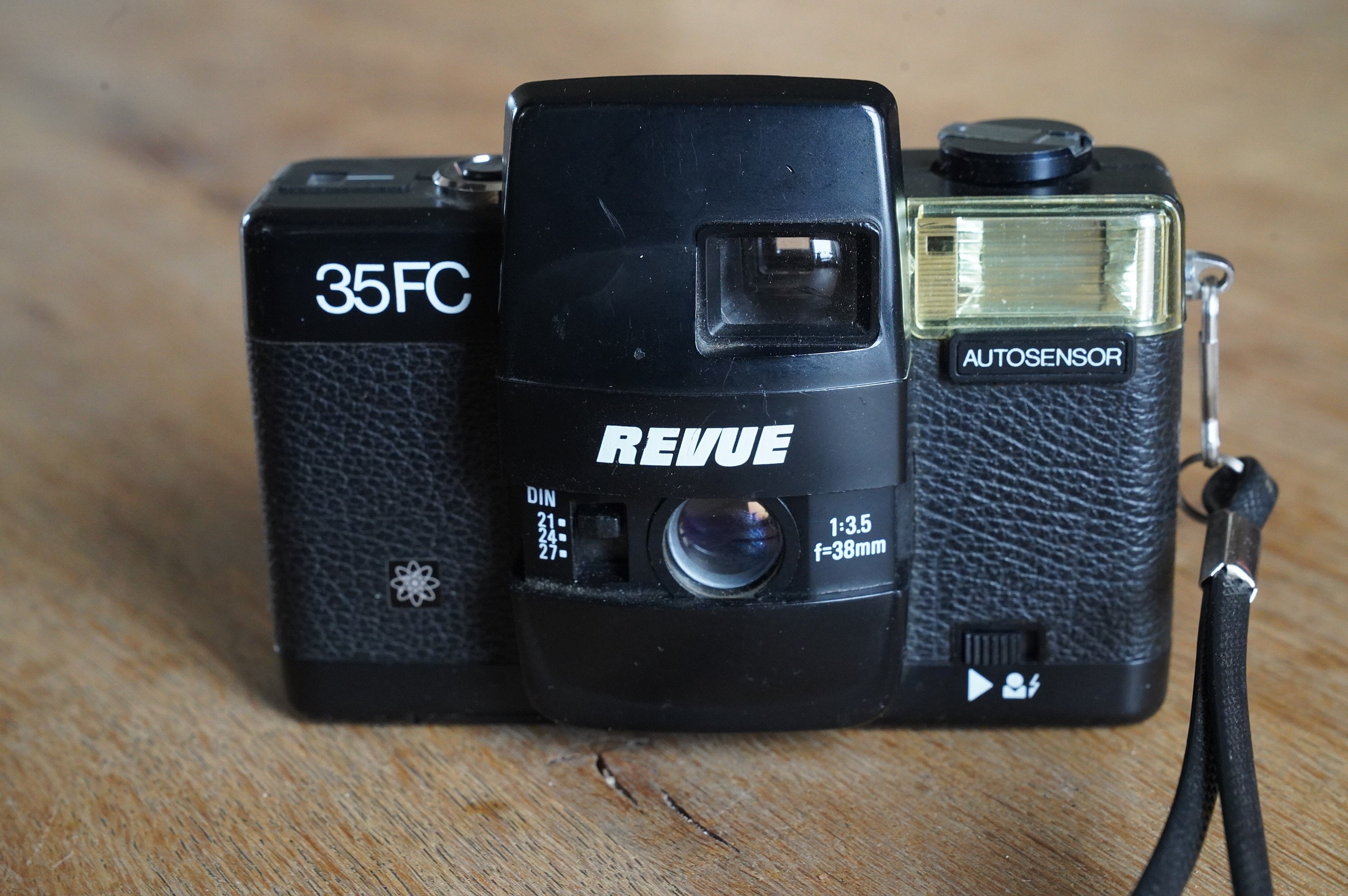 Appareil Photo Compact Revue 35FC - Demi-format 35mm Optique 3.5 38mm Noir