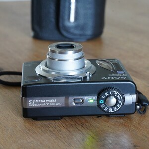 Sony Cybershot DSC-W15 vintage digital with Carl Zeiss lens image 4