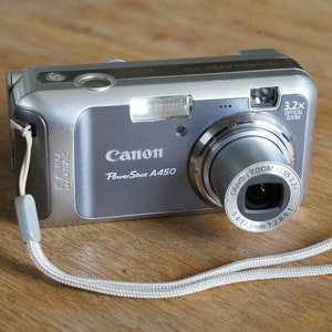 Canon Powershot A450 vintage digital camera