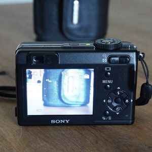 Sony Cybershot DSC-W15 vintage digital with Carl Zeiss lens image 3