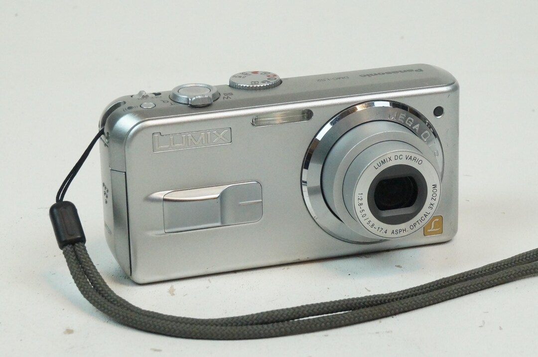 Panasonic - Panasonic LUMIX LS DMC-LS2　シルバー　単3電池駆動 概要 デジタルカメラ DMC-LS2 | LUMIX（ルミックス） ミラーレス
