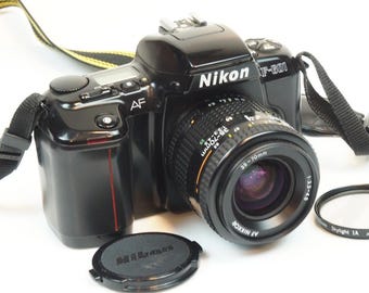 Nikon F50 (または N50)、100%動作確認済み！35-80 mm Nikonレンズ搭載