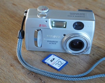 Minolta Dimage E203 vintage 2Mp digital camera