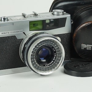 フィルムカメラ　ペトリ　PETRI M35　SUNPAK　SP140　ストロボ付 フィルムカメラ ペトリ PETRI M35 SUNPAK SP140 ストロボ付 とか