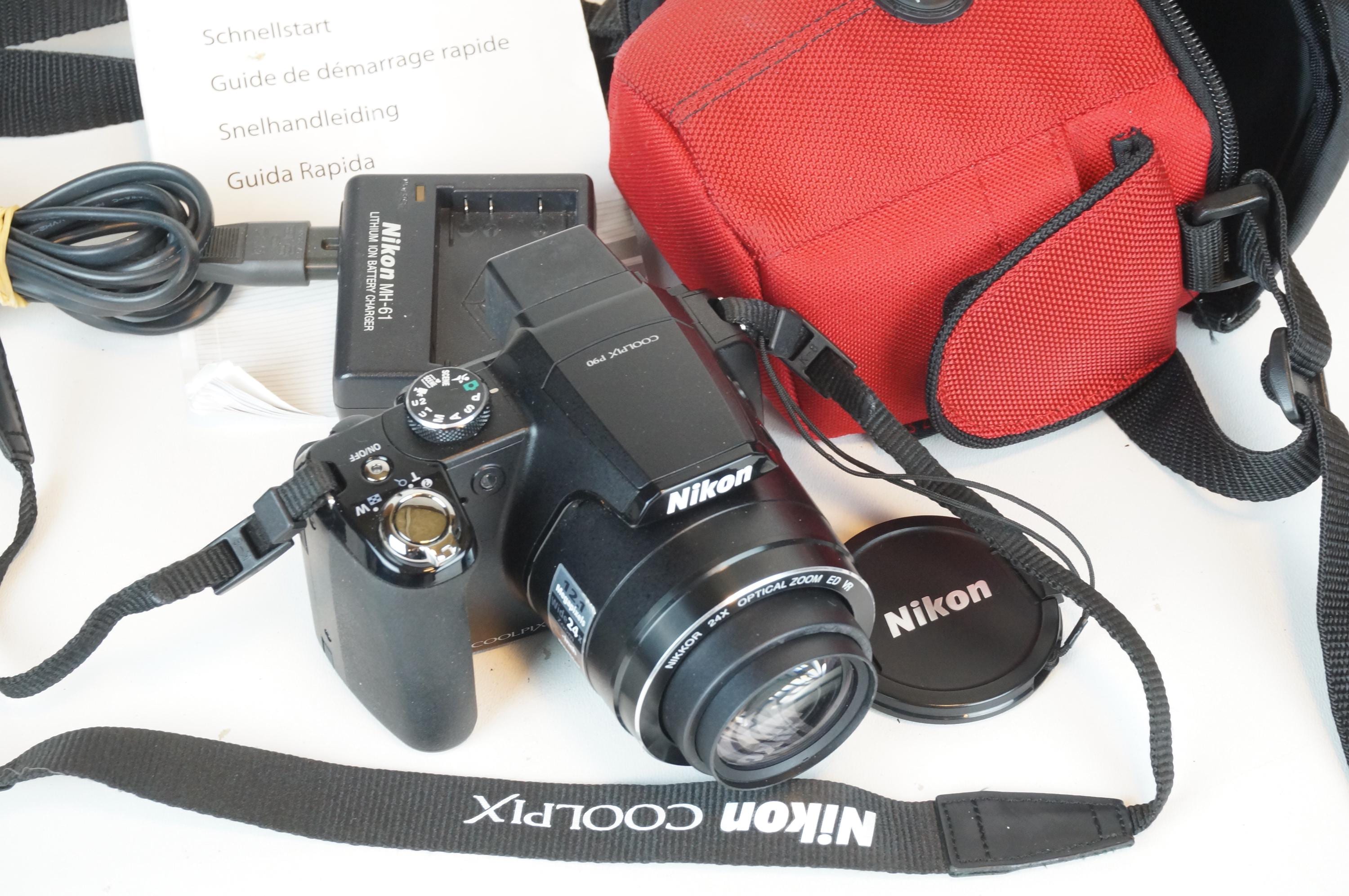 Nikon Coolpix P90, digital bridge camera, very nice set!