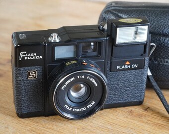 Flash Fujica, vintage point and shoot in great shape!