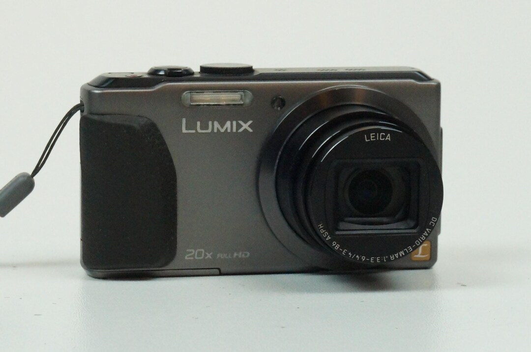 Appareil Photo Panasonic Lumix DMC-TZ5 Pour Pièces Détachées - Ne Fonctionne Pas - Vendu Seul - Modèle Compact Japonais