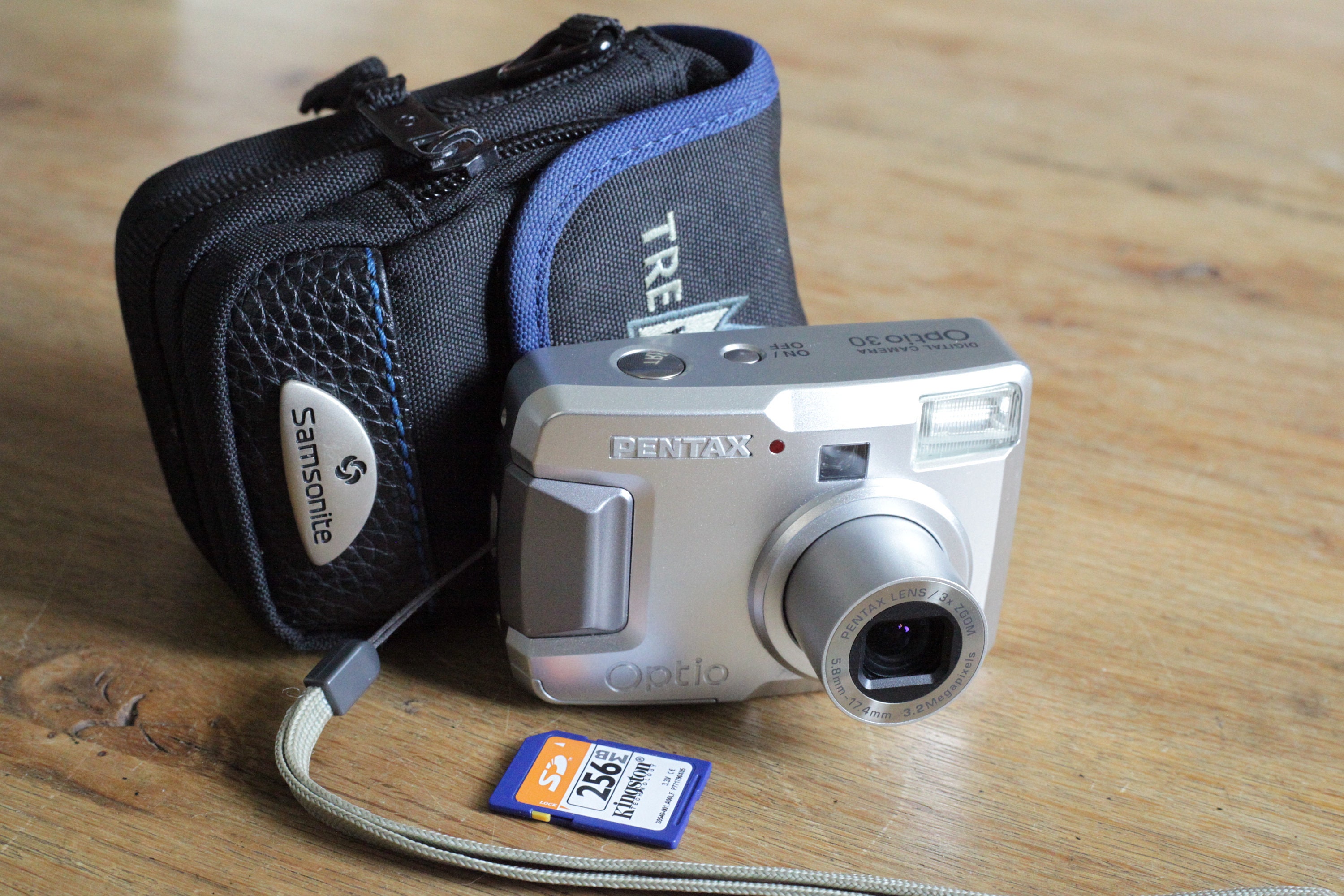 PENTAX Optio 30 デジタルカメラ 3.2メガピクセル PENTAX Optio 30 デジタルカメラ 3.2メガピクセル
