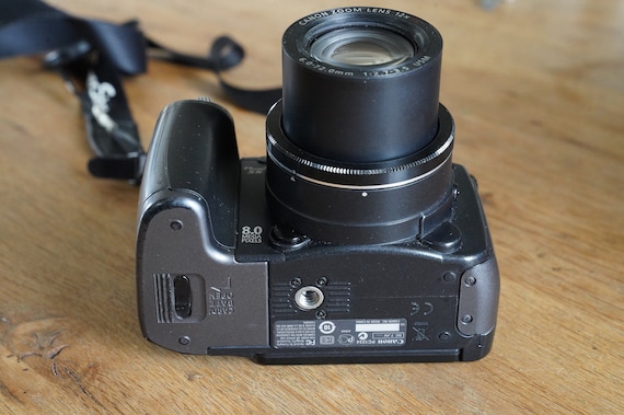 Canon Powershot S5is Vintage Digital Camera With Card! Tilt Canon Powershot S5is Vintage Digital Camera With Card! Tilt