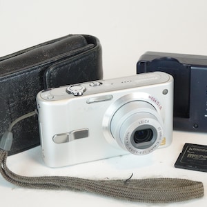 Panasonic Lumix DMC-FX10 digicam with Leica lens + card