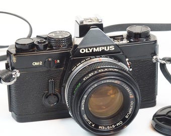 コシナ CT7 コンピューター、35 mm フィルム SLR、f/1.8 50 mm レンズ