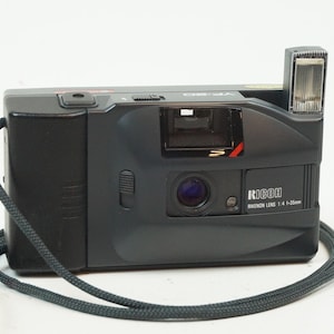 Fotocamera Ricoh YF-20 / 35 mm – Pulita, perfettamente funzionante con rara impostazione ISO 1000