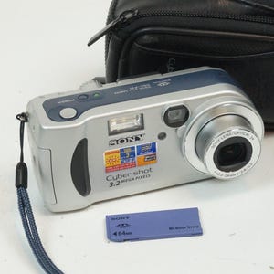 Sony Cybershot DC-P71 vintage digital camera with card!