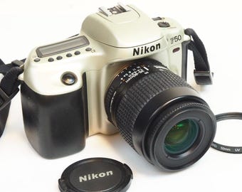 コシナ CT7 コンピューター、35 mm フィルム SLR、f/1.8 50 mm レンズ