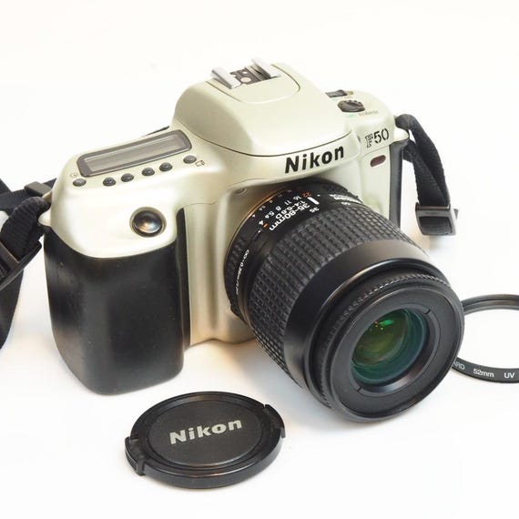 Nikon F50 (または N50)、100%動作確認済み！35-80 mm Nikonレンズ搭載
