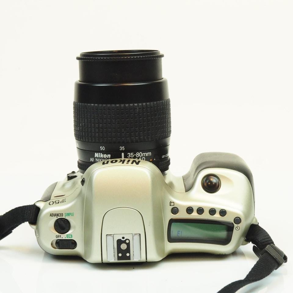 Nikon F50 一眼レフカメラ 35-80mmレンズ付き Nikon F50 (または N50)、100%動作確認済み！35-80 mm Nikonレンズ搭載