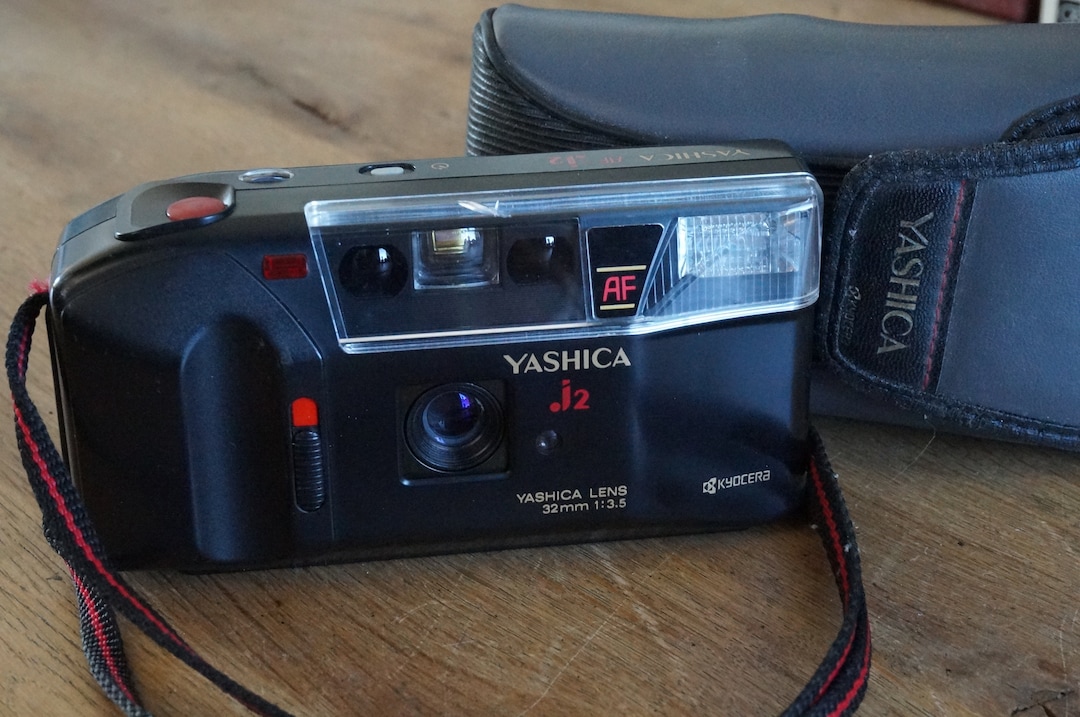 Yashica AF-J2 (ninja Star II) Camera: the Smart Man's T