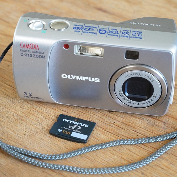 Olympus Camedia C-310 vintage digital camera + card