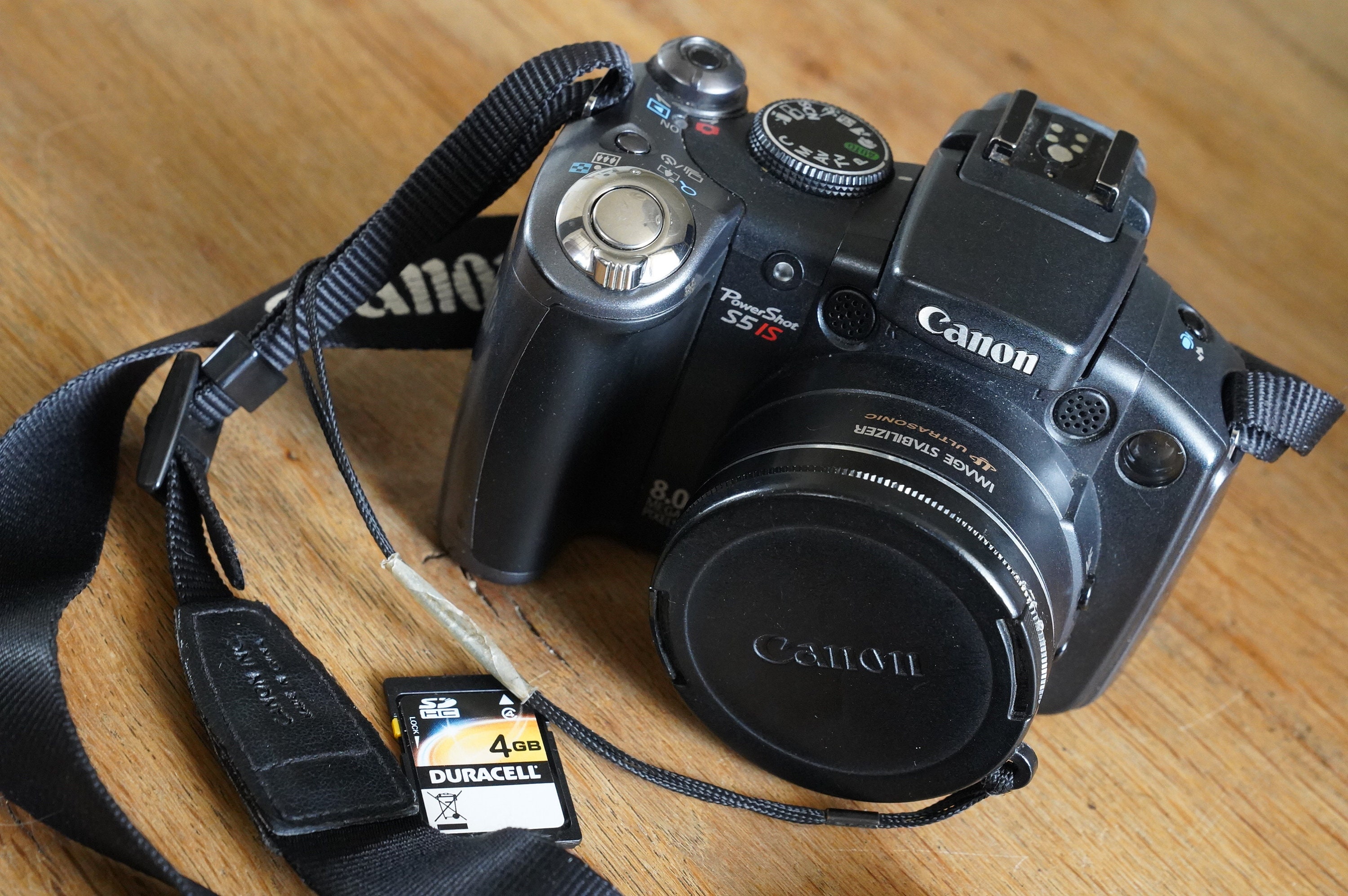 Canon Powershot S5is Vintage Digital Camera With Card! Tilt Canon Powershot S5is Vintage Digital Camera With Card! Tilt
