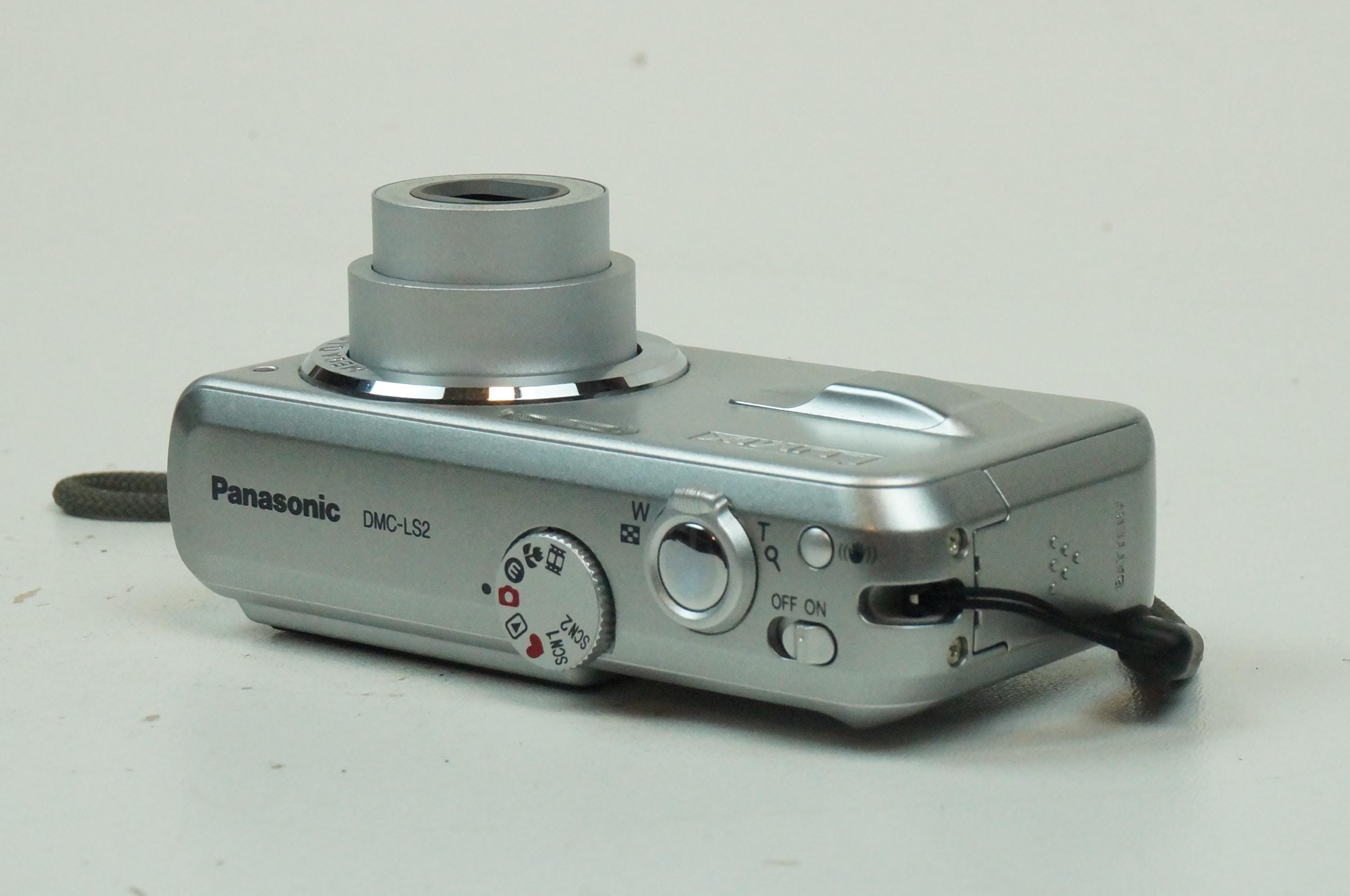 Panasonic Lumix DMC-LS2 シルバー美品 単三電池使用 箱付 Panasonic Lumix DMC-LS2 シルバー美品 単三電池使用 箱付 カメラ