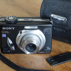 Sony Cybershot DSC-W15 vintage digital with Carl Zeiss lens image 1