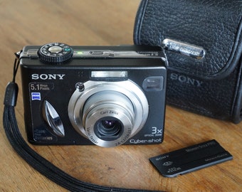 Sony Cybershot DSC-W15 vintage digital with Carl Zeiss lens!