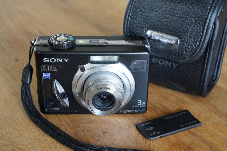 Sony Cybershot DSC-W15 vintage digital with Carl Zeiss lens image 1