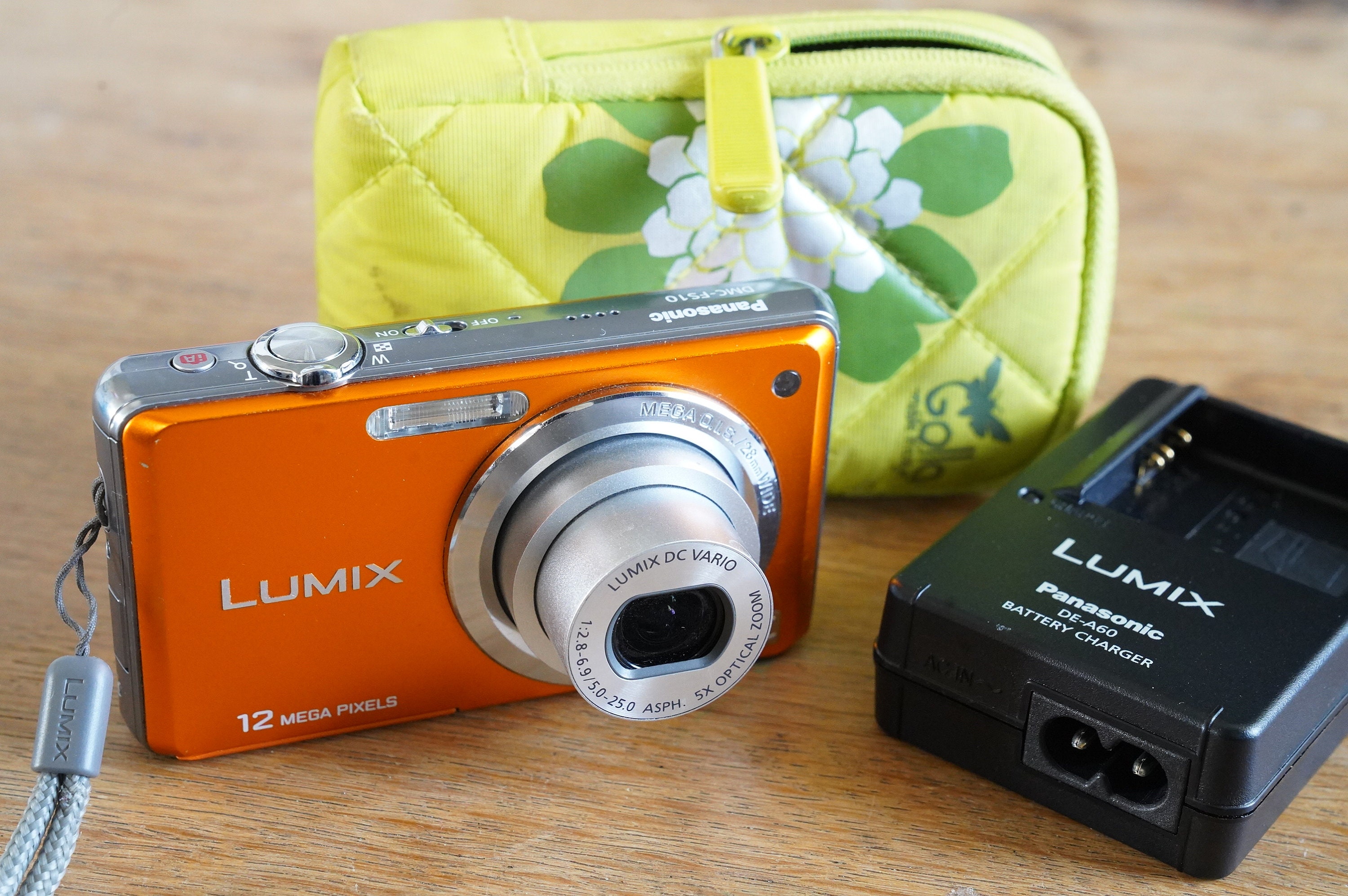 Panasonic LUMIX DMC-FS10 オレンジ パナソニック LUMIX DMC-FS10 価格比較 - 価格.com